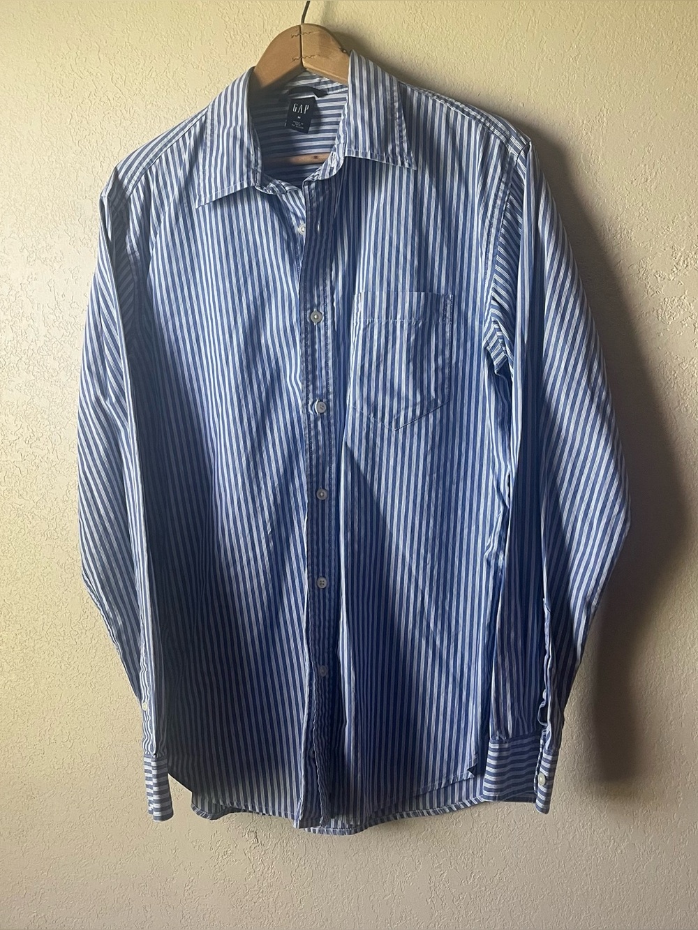 GAP Men’s Blue and White Stripe Button-Down Shirt